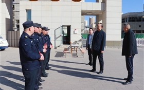 王宏帶隊(duì)開(kāi)展春節(jié)前校園安全檢查 看望慰問(wèn)一線(xiàn)在崗員工